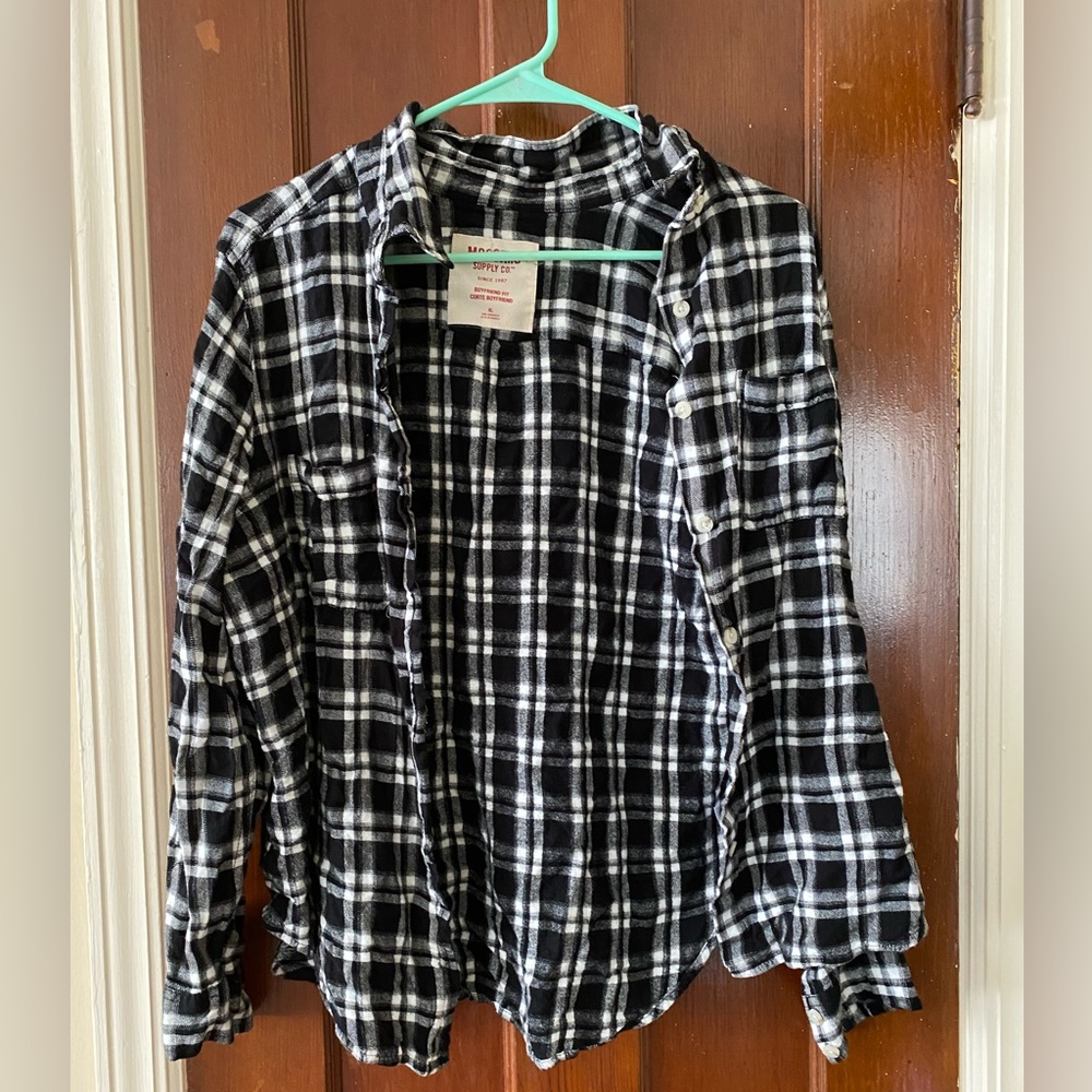 Black and white button down plaid flannel top from MOSSIMO